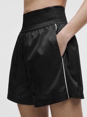 Lululemon Black Stretch Satin Nylon Super-High-RiseShort 5" Size Small